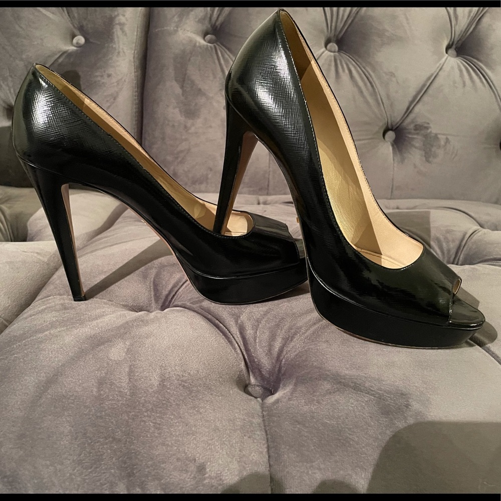 Prada Sz 39 Black Patent Leather Peep Toe Heels Hot Hot Hot sexy high heels